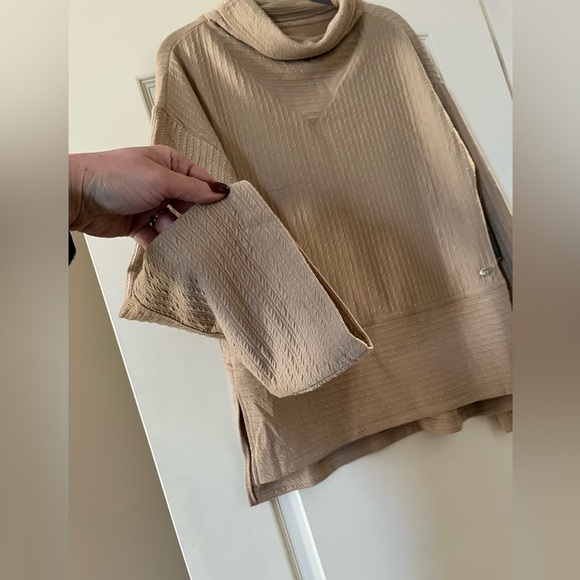 NWT Tahari Sport Viscose blend Pullover Oversized Women’s size small - Picture 7 of 16